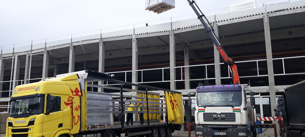 Építőanyag szállítás Mogyoródon – amikor a nyárra dolgozik a csapat - fixesdaru.hu