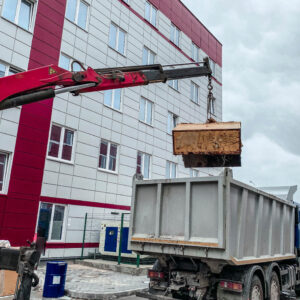 Építőanyag szállítás és tárolás télen – egy családi ház anyagvédelme fagyos időben-2