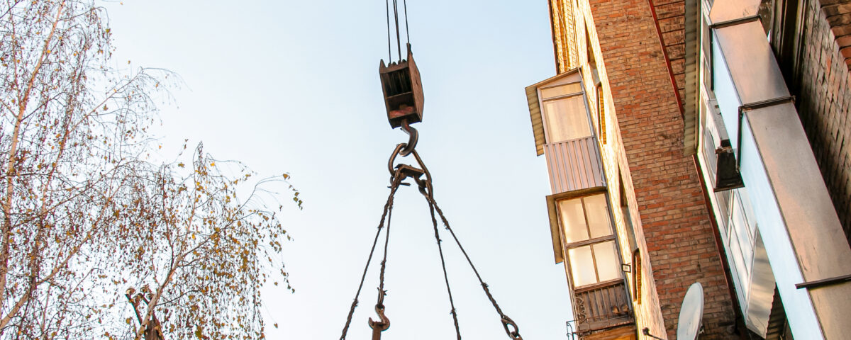 Daru bérlés műemléki környezetben, egy térplasztika biztonságos mozgatásához-2